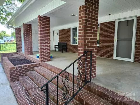 Exterior - 214 2nd Ne Ave NE, Conover, NC 28613 photo 1 of 4