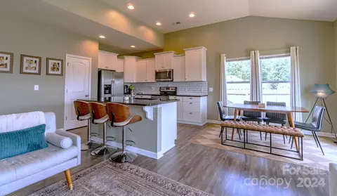6208 Canyon Trl, Denver, NC 28037