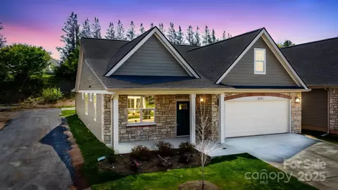 833 A Wynnshire 56 Dr #56, Hickory, NC 28601