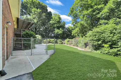 223 Oak Park Dr, Clyde, NC 28721 photo 13