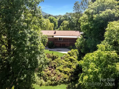 223 Oak Park Dr, Clyde, NC 28721 photo 8