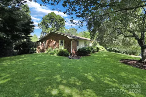 223 Oak Park Dr, Clyde, NC 28721 photo 4