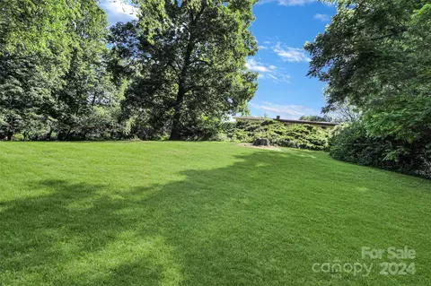 223 Oak Park Dr, Clyde, NC 28721 photo 17