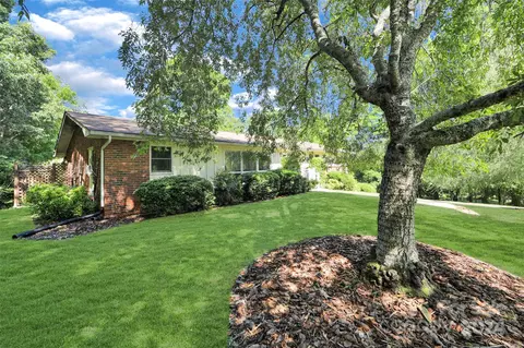 223 Oak Park Dr, Clyde, NC 28721 photo 3