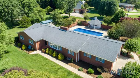 1044 Randolph Cir, Lenoir, NC 28645