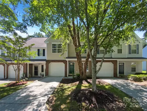 8306 Christmas Ct, Charlotte, NC 28216