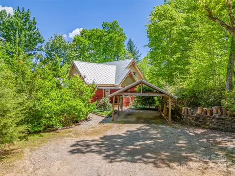 58 Next To Last Rd, Saluda, NC 28773