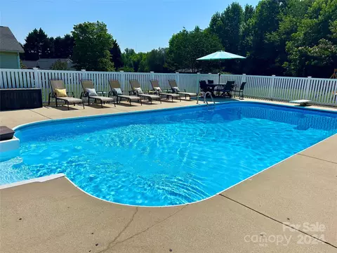 1525 Lauren Alexis Ct, Dallas, NC 28034