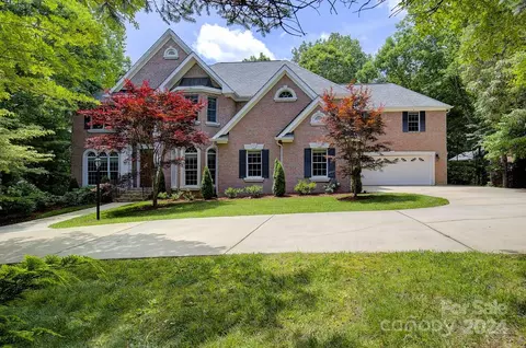 606 Holt Ln, Asheville, NC 28803