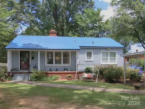 828 N Church St, Mooresville, NC 28115