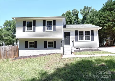6131 Trotters Ridge Rd, Charlotte, NC 28227
