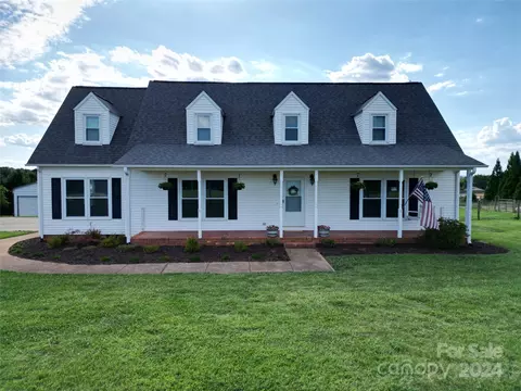 287 Fox Hunter Rd, Harmony, NC 28634