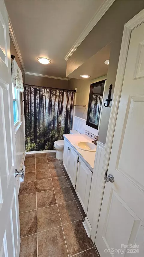 Bath - 287 Fox Hunter Rd, Harmony, NC 28634 photo 1 of 3