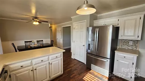 Kitchen - 287 Fox Hunter Rd, Harmony, NC 28634 photo 2 of 3