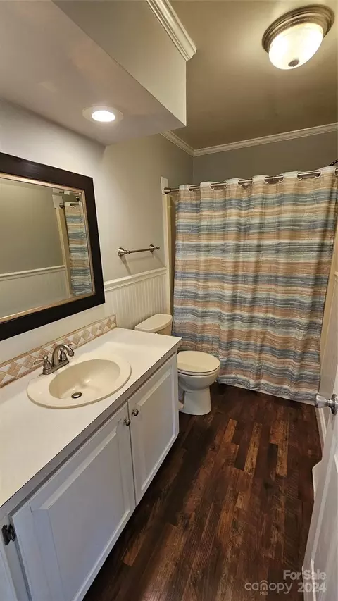 Bath - 287 Fox Hunter Rd, Harmony, NC 28634 photo 2 of 3