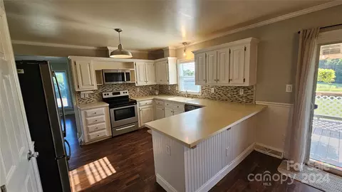 Kitchen - 287 Fox Hunter Rd, Harmony, NC 28634 photo 3 of 3