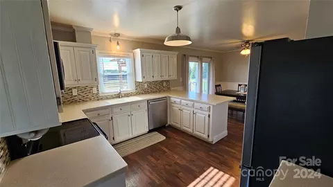 Kitchen - 287 Fox Hunter Rd, Harmony, NC 28634 photo 1 of 3