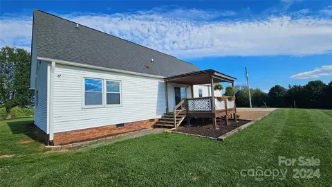 Exterior - 287 Fox Hunter Rd, Harmony, NC 28634 photo 3 of 4