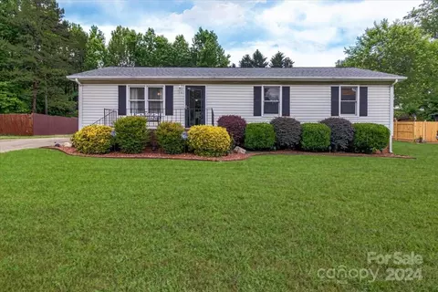 502 W Ormand Ave, Bessemer City, NC 28016