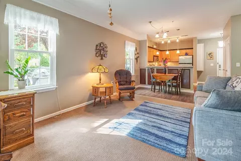 318 Appeldoorn Cir, Asheville, NC 28803