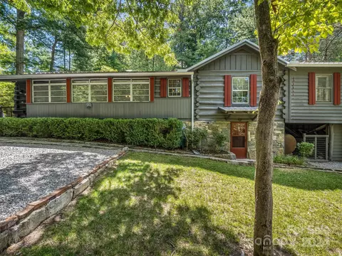 107 Overlook View Dr, Hendersonville, NC 28739