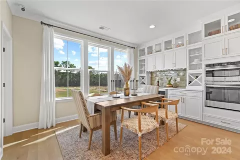 3009 Oak Landing Dr, Charlotte, NC 28205