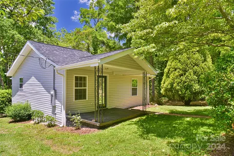 66 Hopedale Cir, Asheville, NC 28806