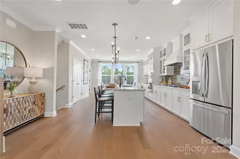 3005 Oak Landing Dr, Charlotte, NC 28205