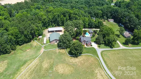 5610 Golden Pond Dr, Indian Trail, NC 28079