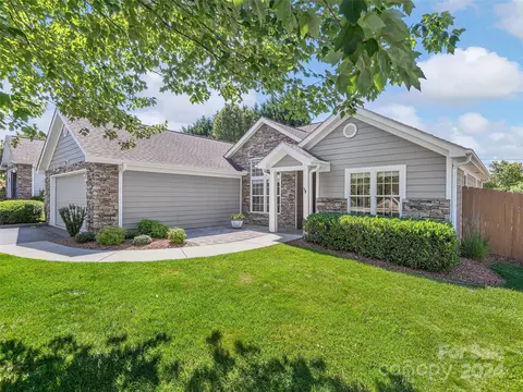 6 Slosman Dr, Asheville, NC 28806