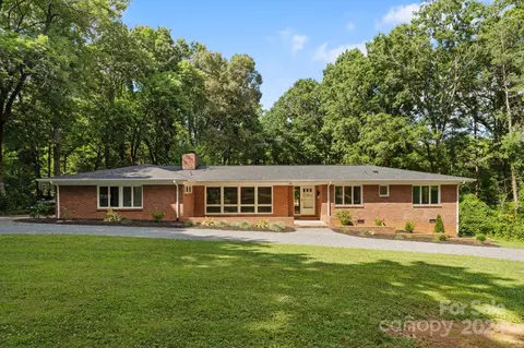 1108 Cedarwood Ln, Charlotte, NC 28212
