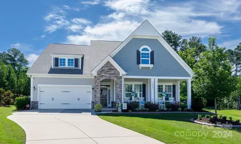 10047 St Kitts Landing Ln, Charlotte, NC 28278
