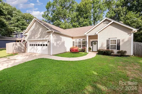 8011 Maxwelton Dr, Huntersville, NC 28078