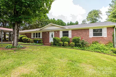 2232 Horseshoe Bend Rd, Hickory, NC 28601