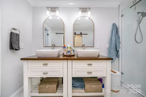 Bath - 6205 Wright Rd, Kannapolis, NC 28081 photo 2 of 4