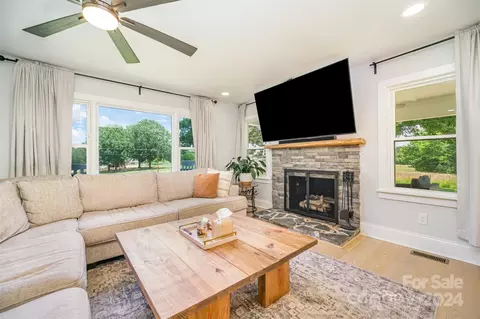 Living - 6205 Wright Rd, Kannapolis, NC 28081 photo 2 of 3