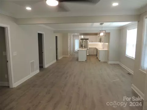 520 1st W St W, Conover, NC 28613 photo 5