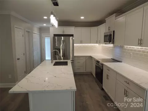 520 1st W St W, Conover, NC 28613 photo 2