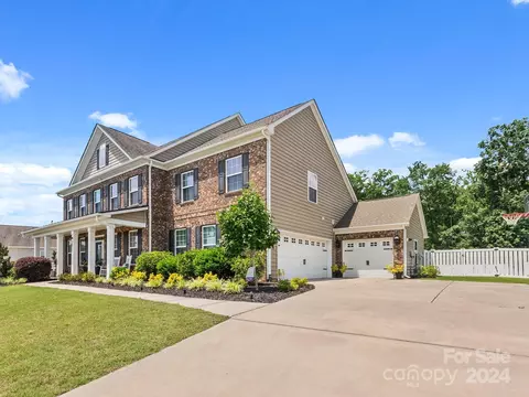 2071 Feldspar Dr, Davidson, NC 28036