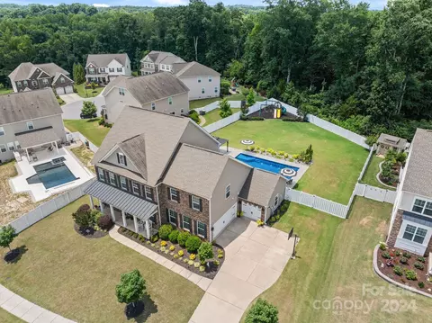 2071 Feldspar Dr, Davidson, NC 28036 photo 2