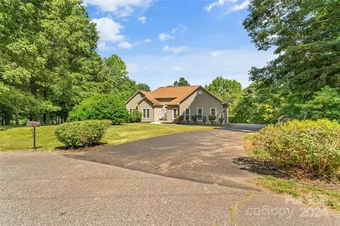 241 Grandview Dr, Statesville, NC 28677