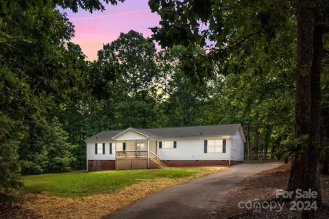 3750 Rolling View Ln, Maiden, NC 28650