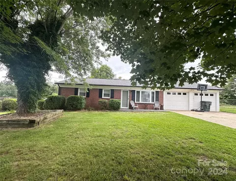 4131 Hill Pl, Hudson, NC 28638