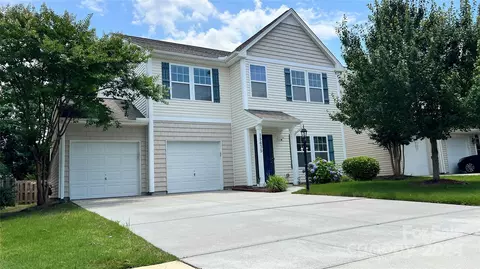 15635 Lakepoint Forest Dr, Charlotte, NC 28278
