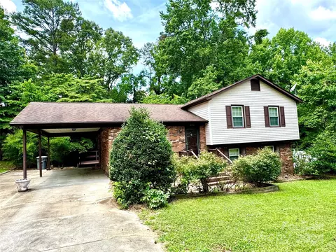 2313 Applegate Dr, Concord, NC 28027 photo 2