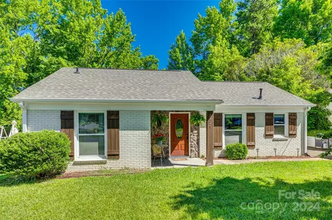 5425 Larkhull Dr, Charlotte, NC 28216
