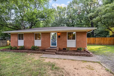 823 Ridgedale Ct, Charlotte, NC 28206