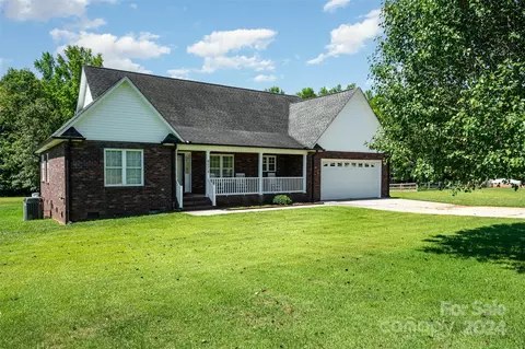 9575 Autumn Cir, Davidson, NC 28036 photo 2