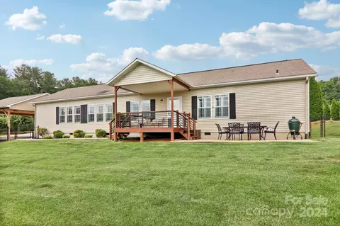 208 Stepp Acres Ln, Hendersonville, NC 28792