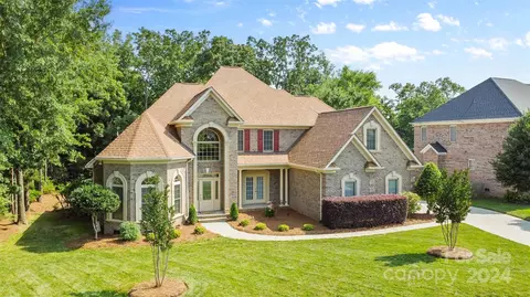 5885 Four Wood Dr, Matthews, NC 28104